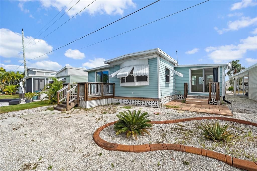 For Sale: $225,000 (2 beds, 2 baths, 860 Square Feet)