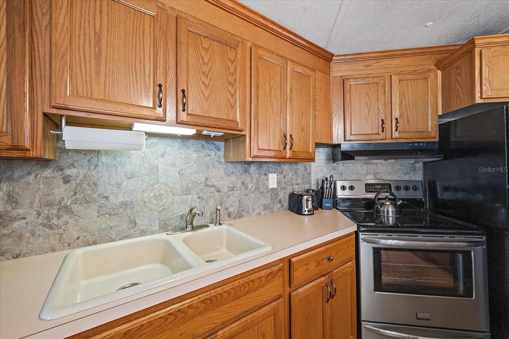 For Sale: $225,000 (2 beds, 2 baths, 860 Square Feet)