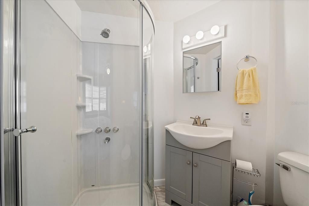 For Sale: $225,000 (2 beds, 2 baths, 860 Square Feet)