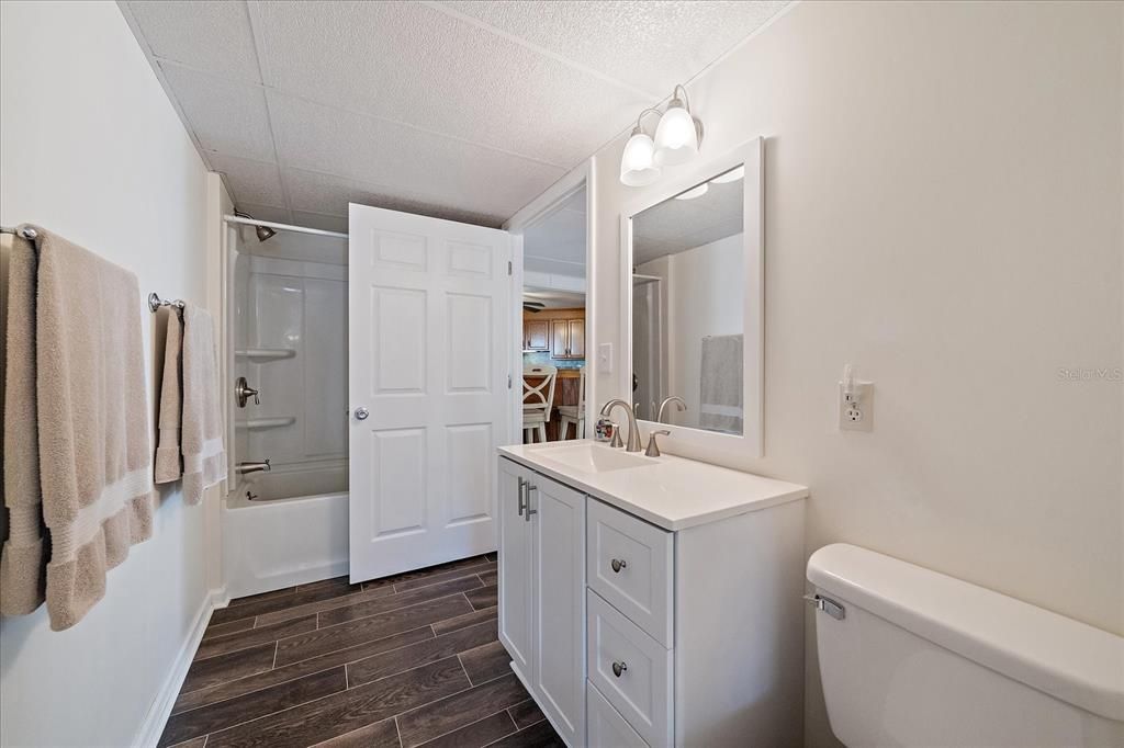 For Sale: $225,000 (2 beds, 2 baths, 860 Square Feet)