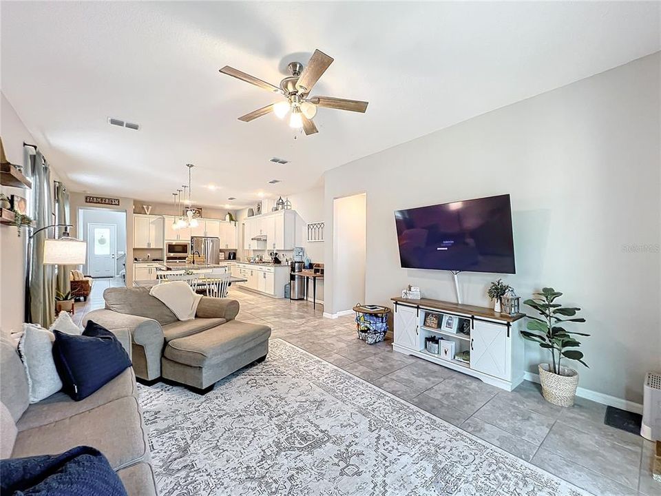 待售: $475,000 (4 贝兹, 2 浴室, 2482 平方英尺)