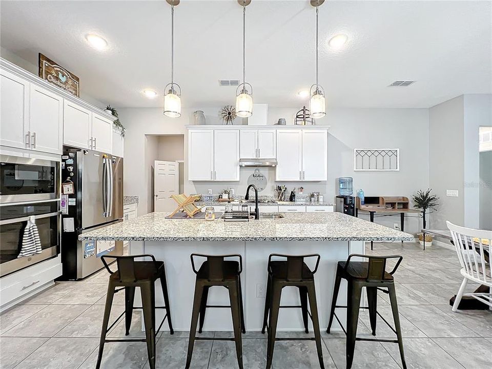 待售: $475,000 (4 贝兹, 2 浴室, 2482 平方英尺)