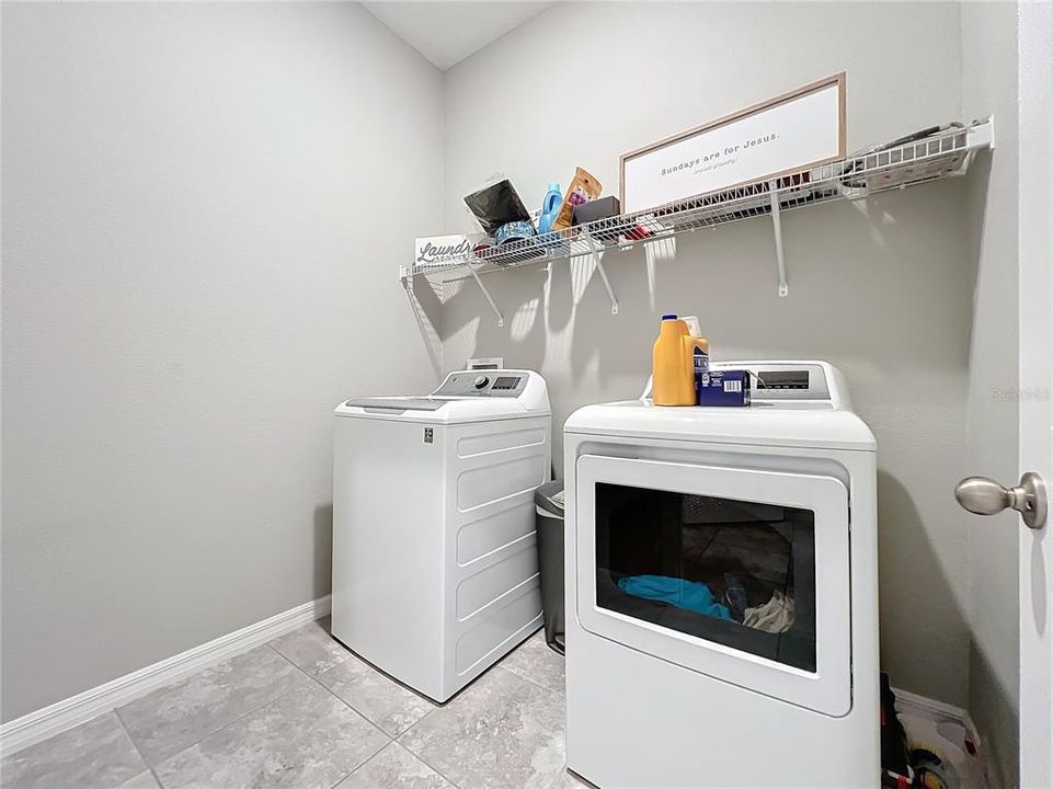 待售: $475,000 (4 贝兹, 2 浴室, 2482 平方英尺)