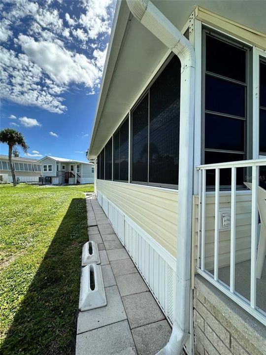 For Sale: $145,000 (1 beds, 1 baths, 636 Square Feet)