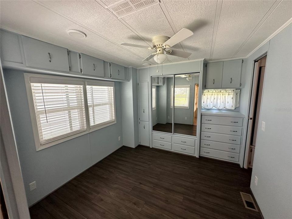 For Sale: $145,000 (1 beds, 1 baths, 636 Square Feet)