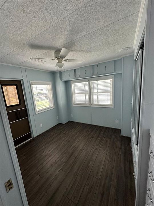 For Sale: $145,000 (1 beds, 1 baths, 636 Square Feet)