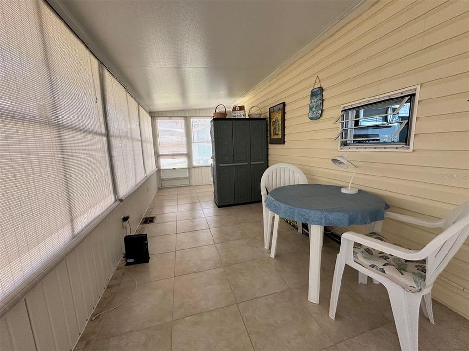 For Sale: $145,000 (1 beds, 1 baths, 636 Square Feet)