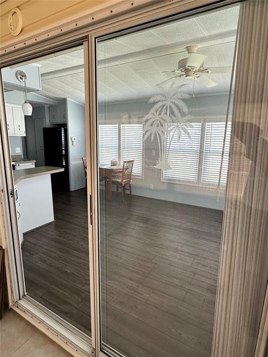 For Sale: $145,000 (1 beds, 1 baths, 636 Square Feet)