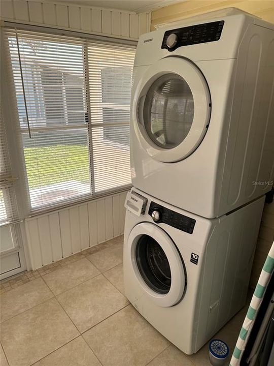 For Sale: $145,000 (1 beds, 1 baths, 636 Square Feet)