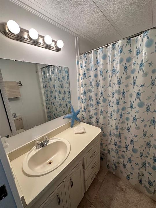 For Sale: $145,000 (1 beds, 1 baths, 636 Square Feet)