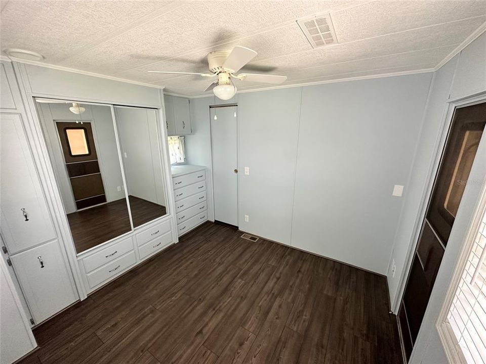 For Sale: $145,000 (1 beds, 1 baths, 636 Square Feet)