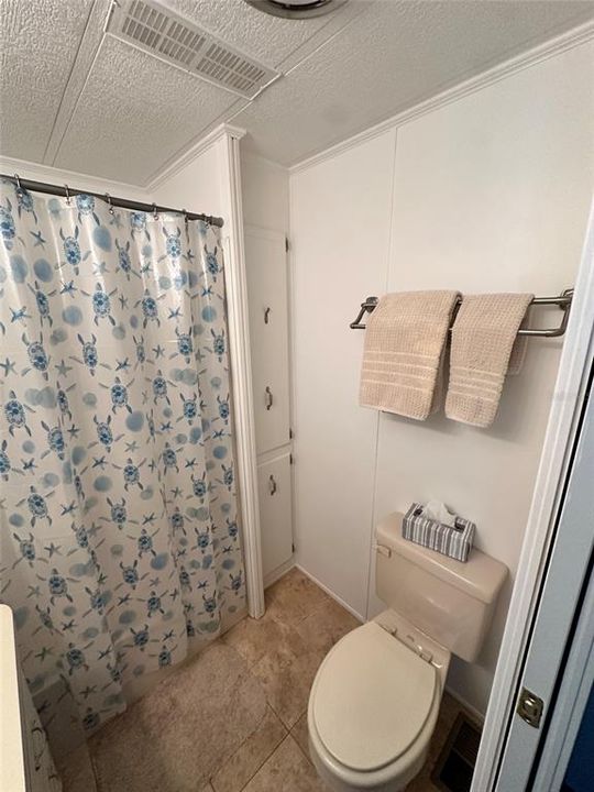 For Sale: $145,000 (1 beds, 1 baths, 636 Square Feet)