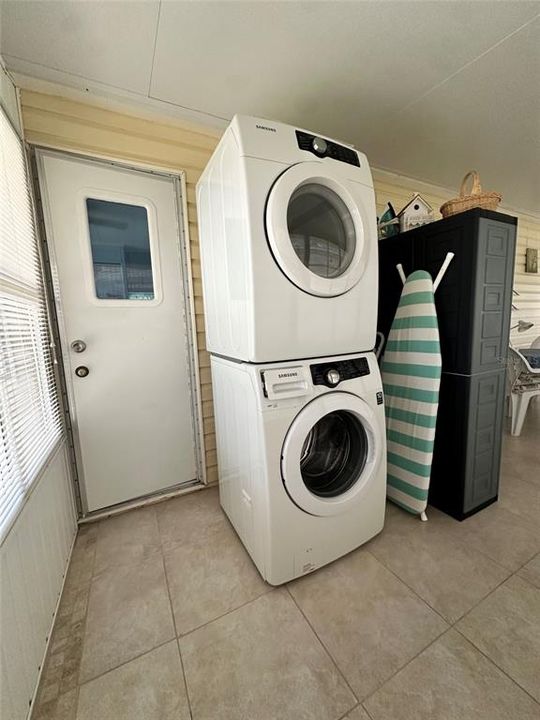 For Sale: $145,000 (1 beds, 1 baths, 636 Square Feet)