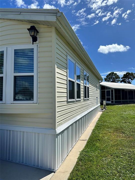 For Sale: $145,000 (1 beds, 1 baths, 636 Square Feet)