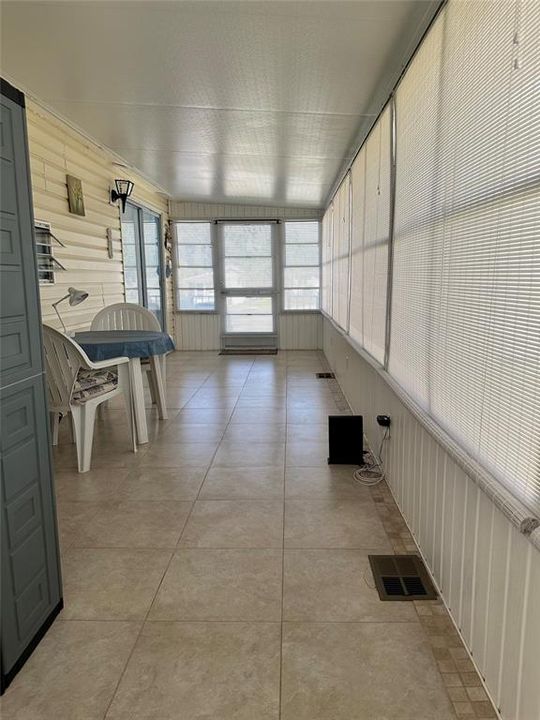 For Sale: $145,000 (1 beds, 1 baths, 636 Square Feet)