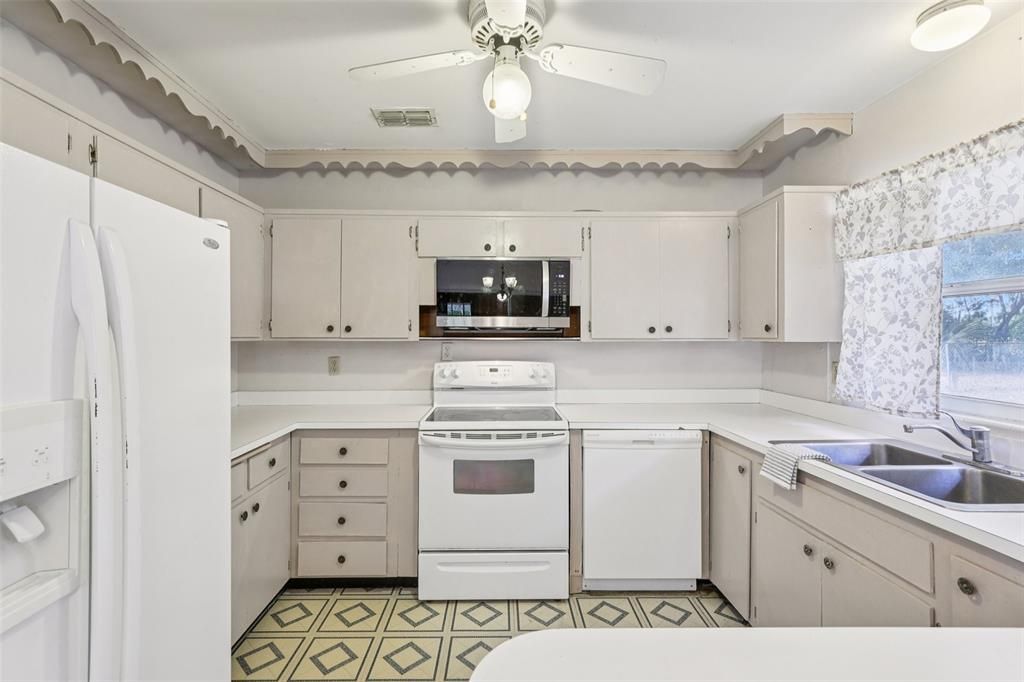 待售: $240,000 (3 贝兹, 2 浴室, 1352 平方英尺)