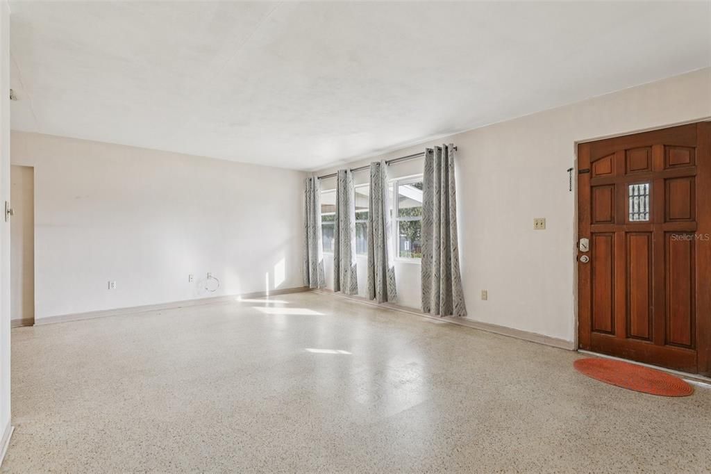 待售: $240,000 (3 贝兹, 2 浴室, 1352 平方英尺)