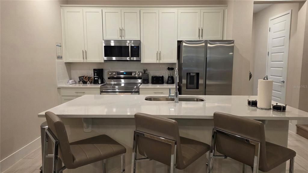 For Sale: $550,000 (3 beds, 2 baths, 1708 Square Feet)