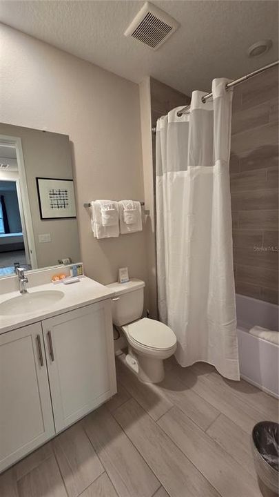 For Sale: $550,000 (3 beds, 2 baths, 1708 Square Feet)