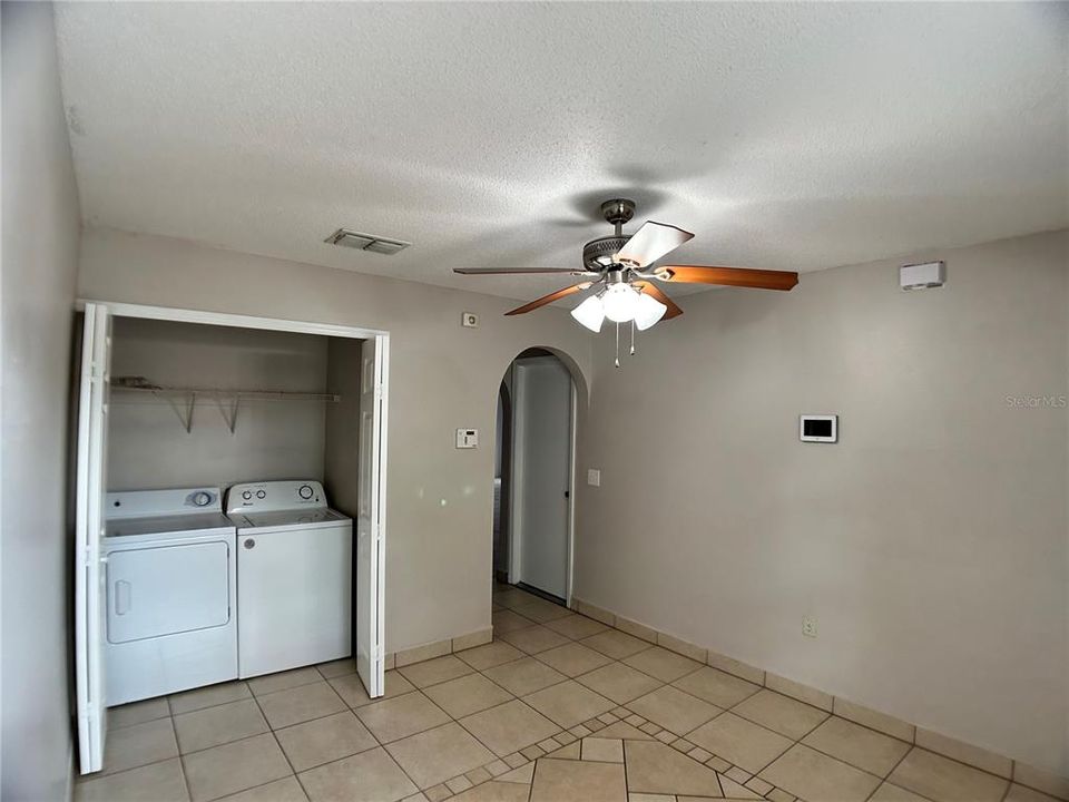 待售: $285,000 (4 贝兹, 3 浴室, 2101 平方英尺)