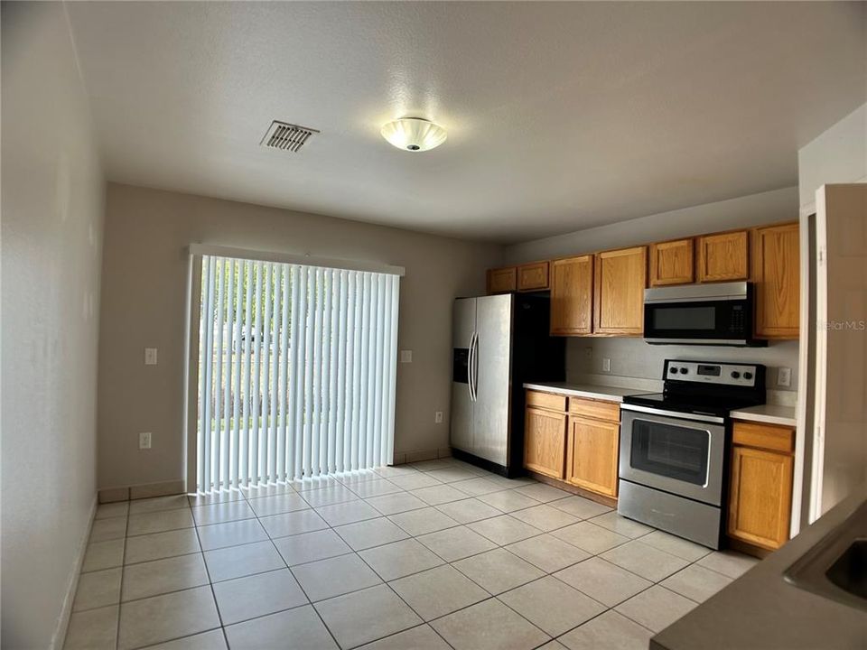 待售: $285,000 (4 贝兹, 3 浴室, 2101 平方英尺)