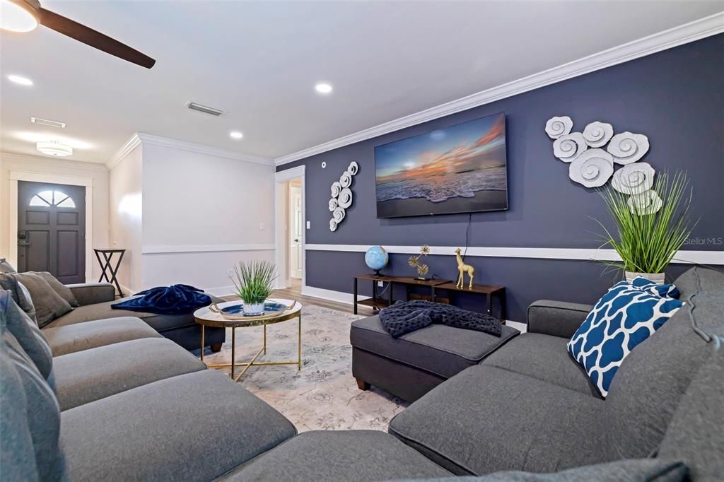 For Sale: $729,999 (4 beds, 2 baths, 1927 Square Feet)