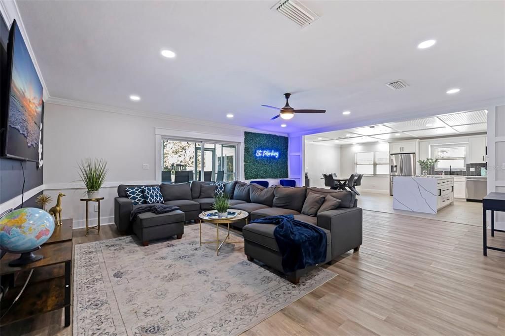 For Sale: $729,999 (4 beds, 2 baths, 1927 Square Feet)