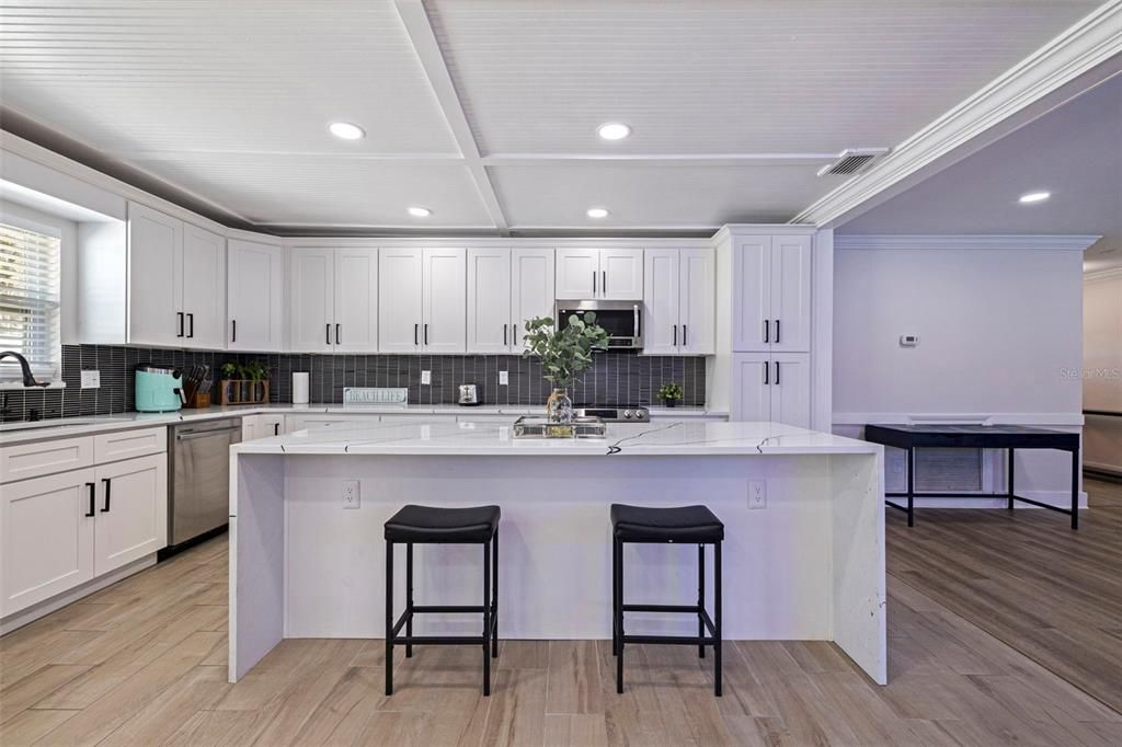 For Sale: $729,999 (4 beds, 2 baths, 1927 Square Feet)