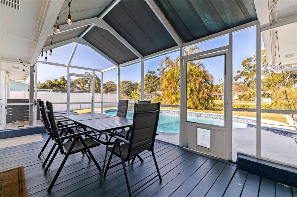 For Sale: $729,999 (4 beds, 2 baths, 1927 Square Feet)