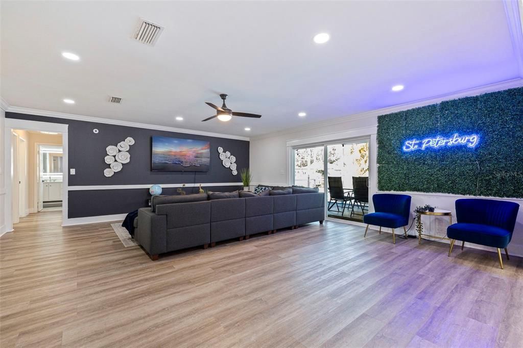 For Sale: $729,999 (4 beds, 2 baths, 1927 Square Feet)