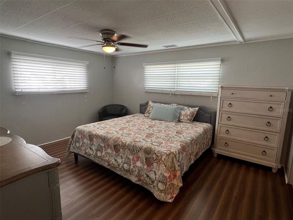 For Sale: $134,500 (2 beds, 2 baths, 1056 Square Feet)