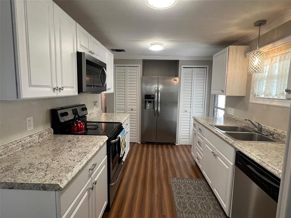 For Sale: $134,500 (2 beds, 2 baths, 1056 Square Feet)