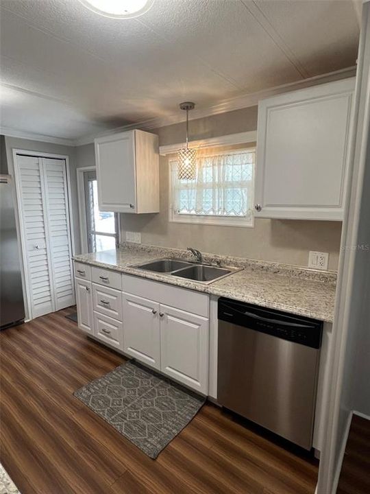 For Sale: $134,500 (2 beds, 2 baths, 1056 Square Feet)