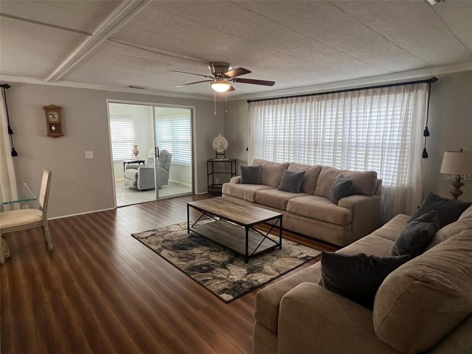 For Sale: $134,500 (2 beds, 2 baths, 1056 Square Feet)