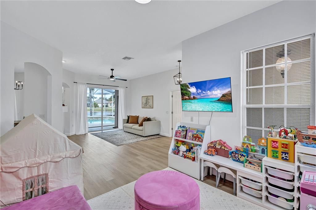 For Sale: $575,000 (4 beds, 3 baths, 2428 Square Feet)