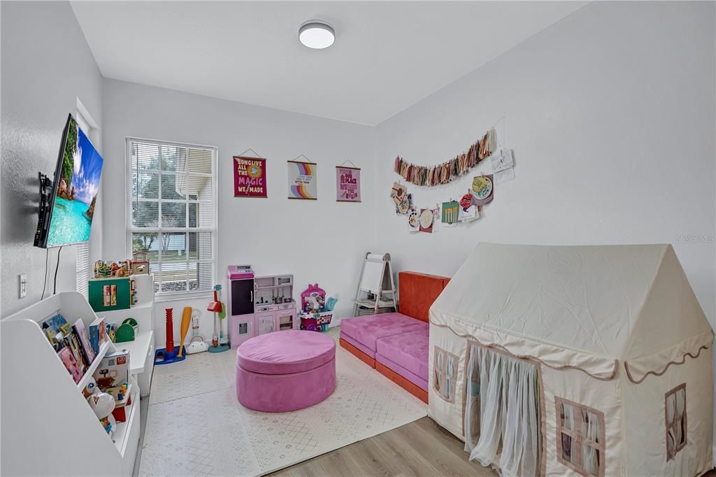 For Sale: $575,000 (4 beds, 3 baths, 2428 Square Feet)