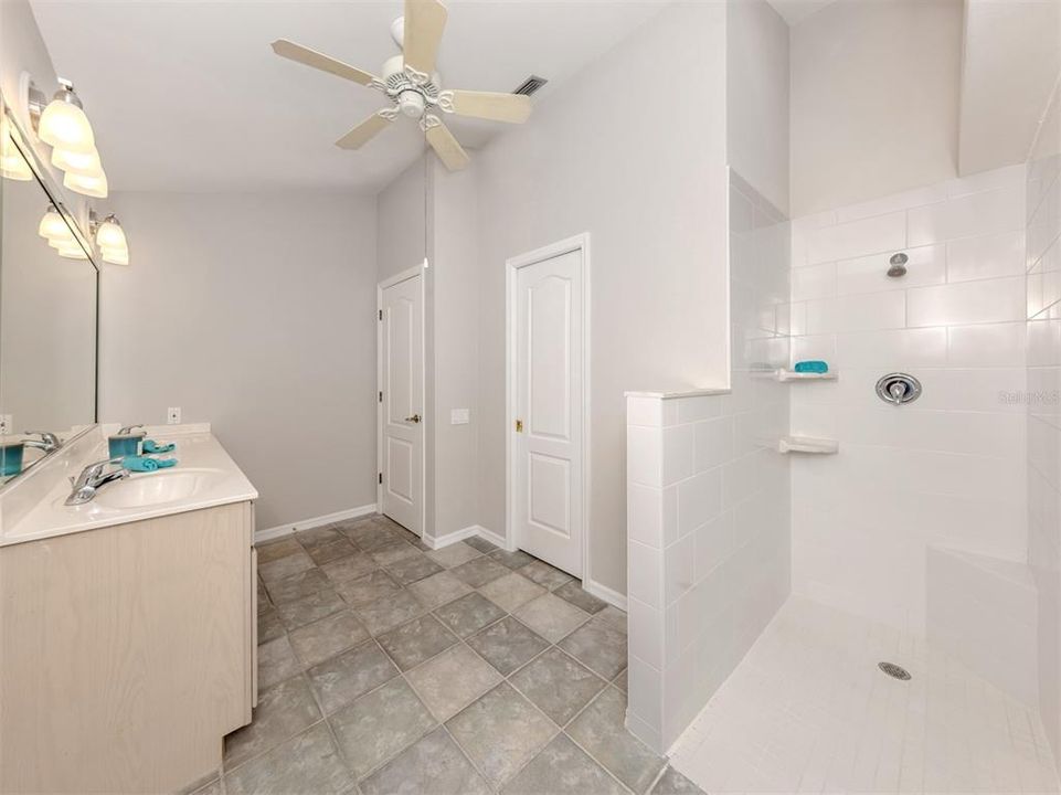 En Venta: $549,000 (3 camas, 2 baños, 1935 Pies cuadrados)