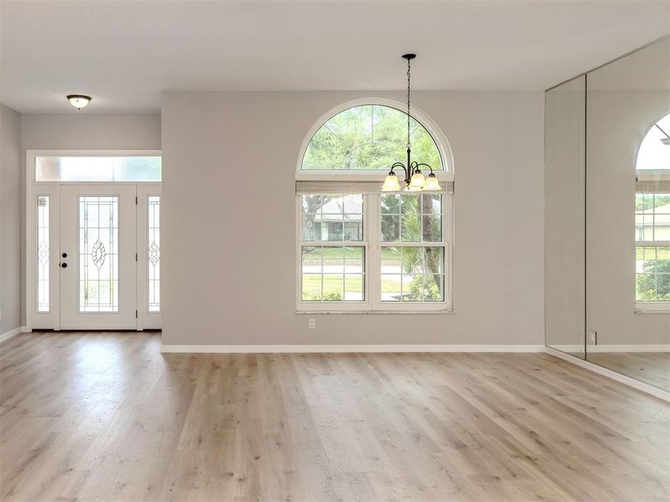 En Venta: $549,000 (3 camas, 2 baños, 1935 Pies cuadrados)