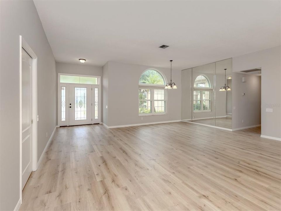 En Venta: $549,000 (3 camas, 2 baños, 1935 Pies cuadrados)