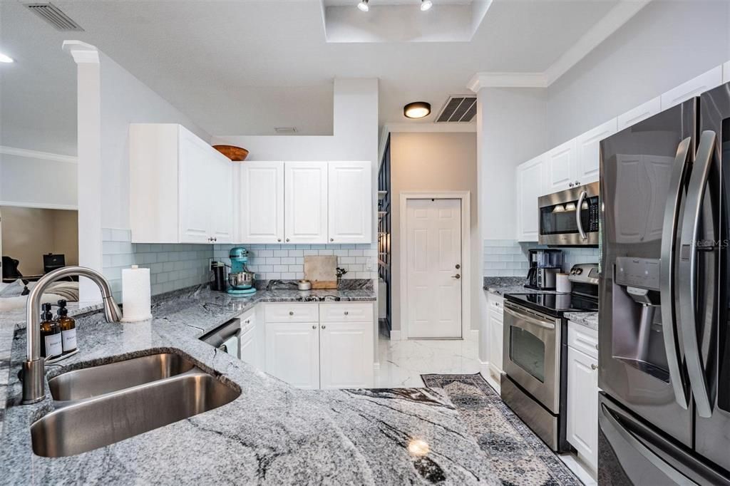 出租: $3,200 (3 贝兹, 2 浴室, 1975 平方英尺)