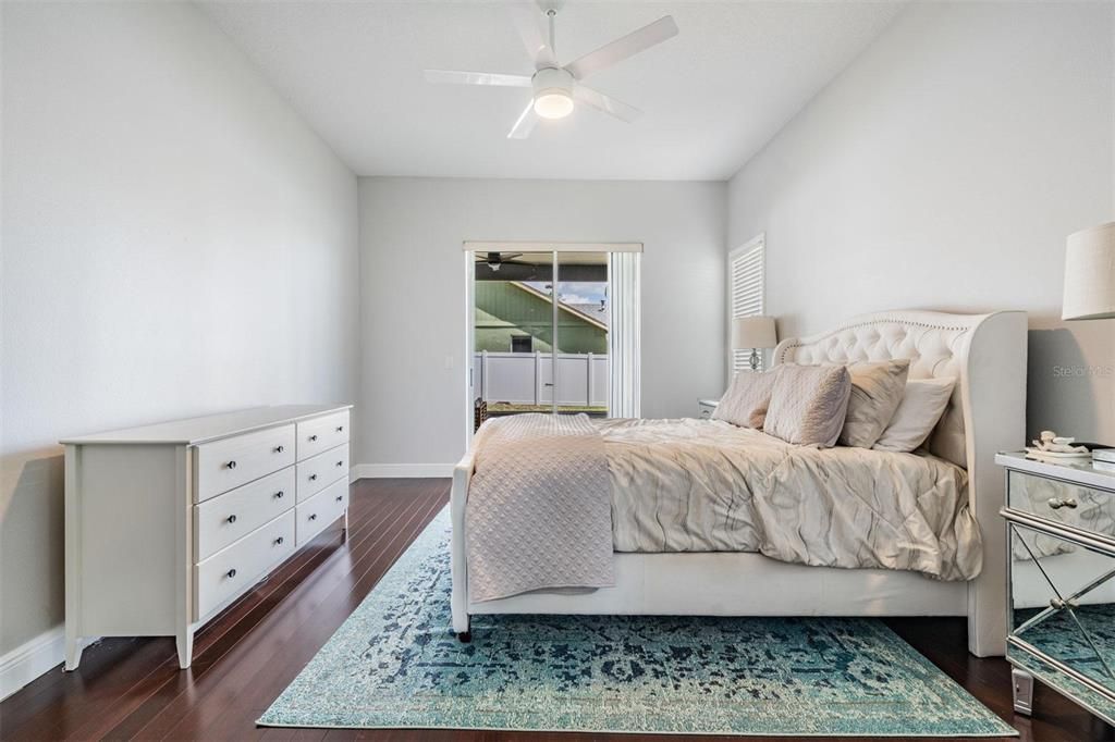 出租: $3,200 (3 贝兹, 2 浴室, 1975 平方英尺)