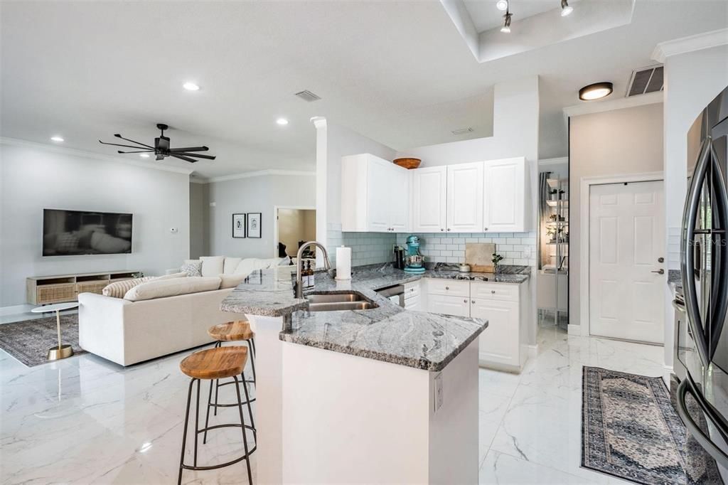 出租: $3,200 (3 贝兹, 2 浴室, 1975 平方英尺)