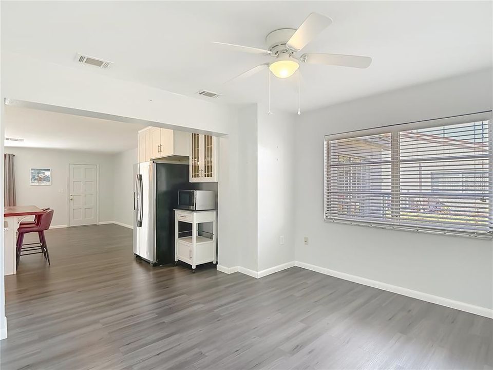 For Sale: $249,000 (2 beds, 1 baths, 1068 Square Feet)
