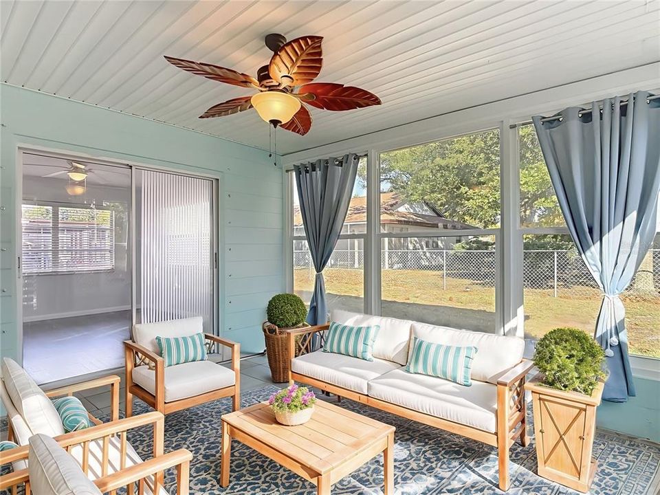 For Sale: $249,000 (2 beds, 1 baths, 1068 Square Feet)