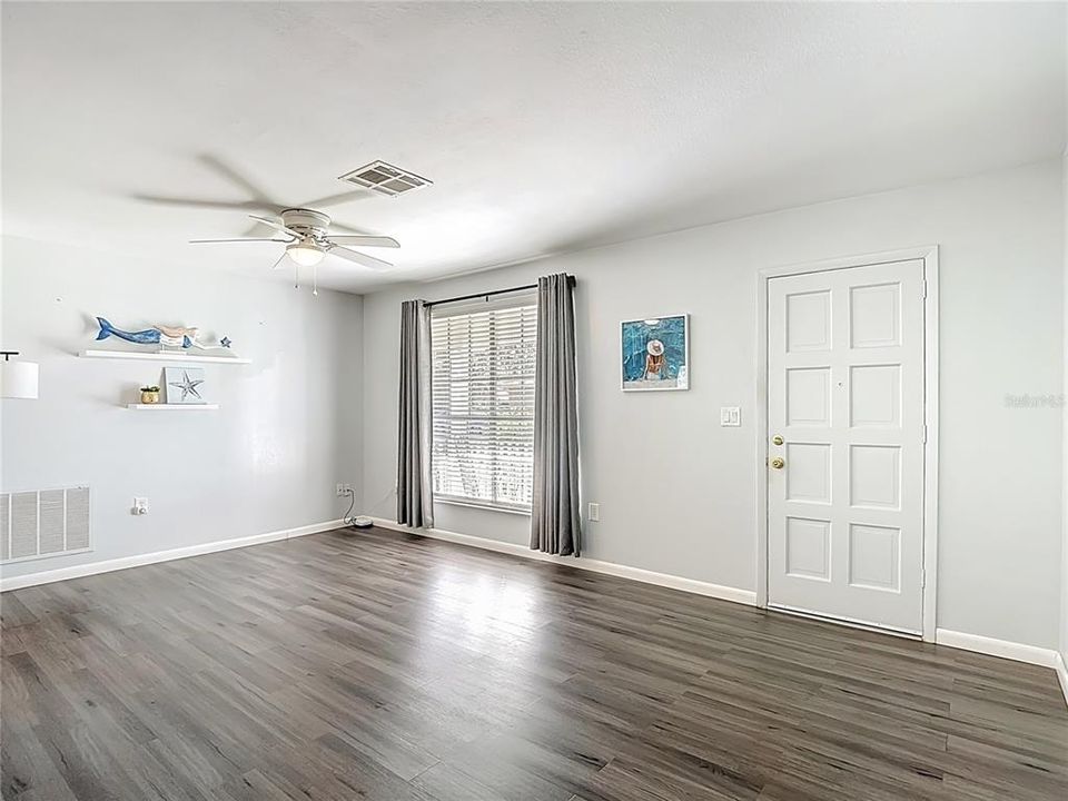 For Sale: $249,000 (2 beds, 1 baths, 1068 Square Feet)