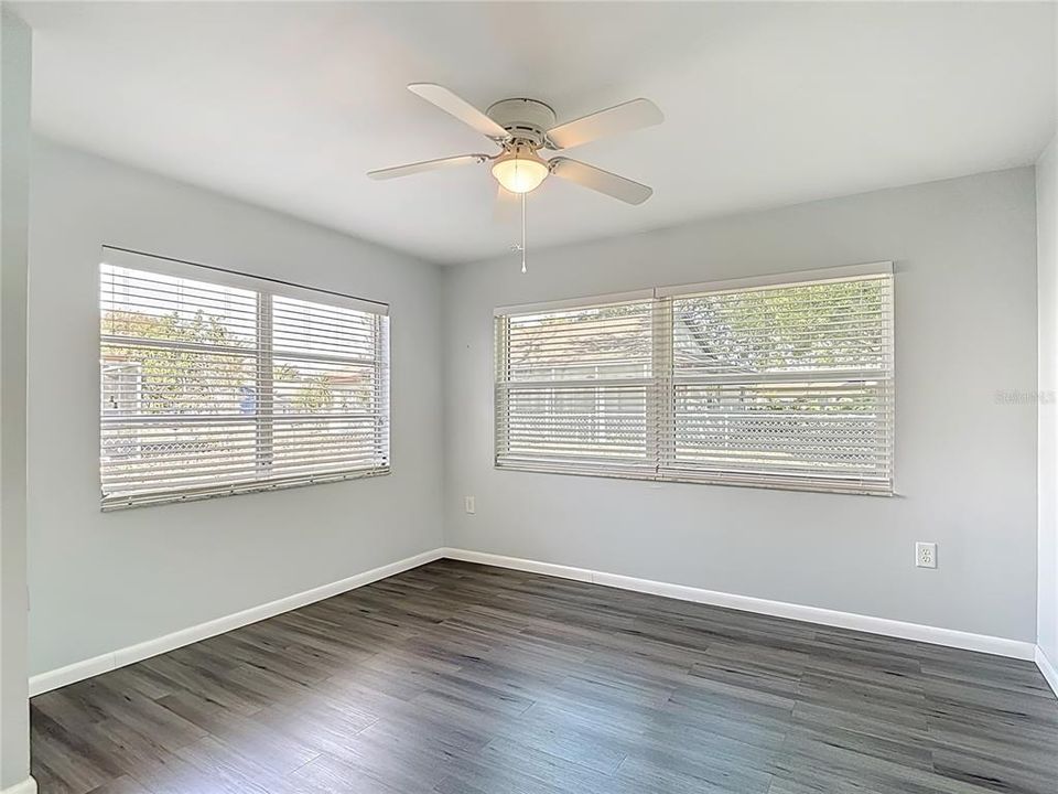 For Sale: $249,000 (2 beds, 1 baths, 1068 Square Feet)