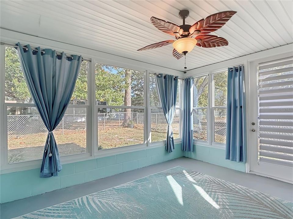 For Sale: $249,000 (2 beds, 1 baths, 1068 Square Feet)