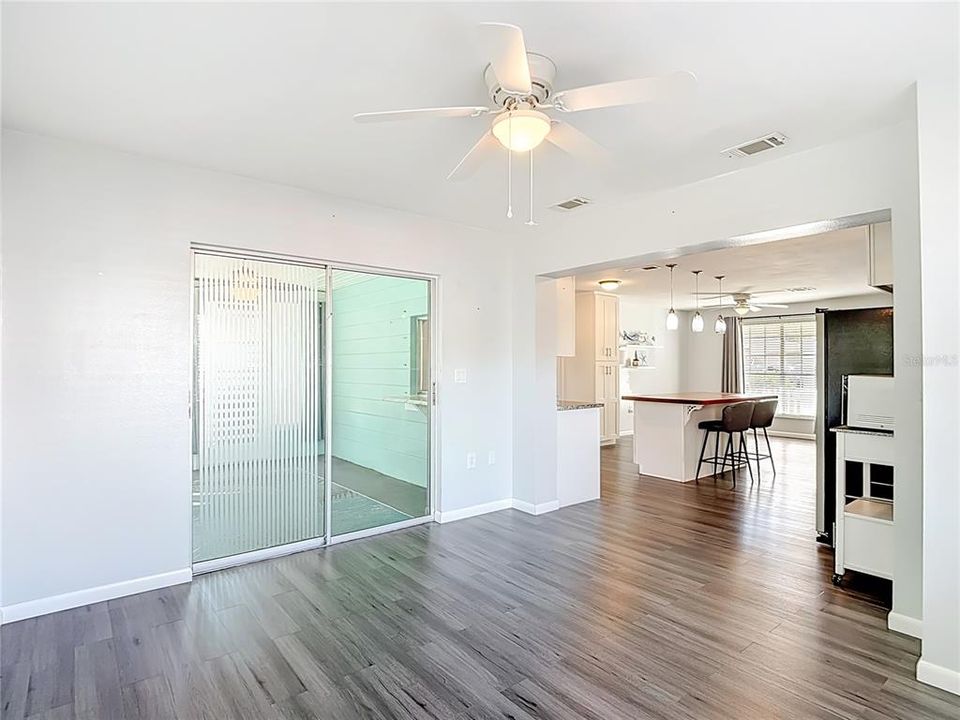 For Sale: $249,000 (2 beds, 1 baths, 1068 Square Feet)