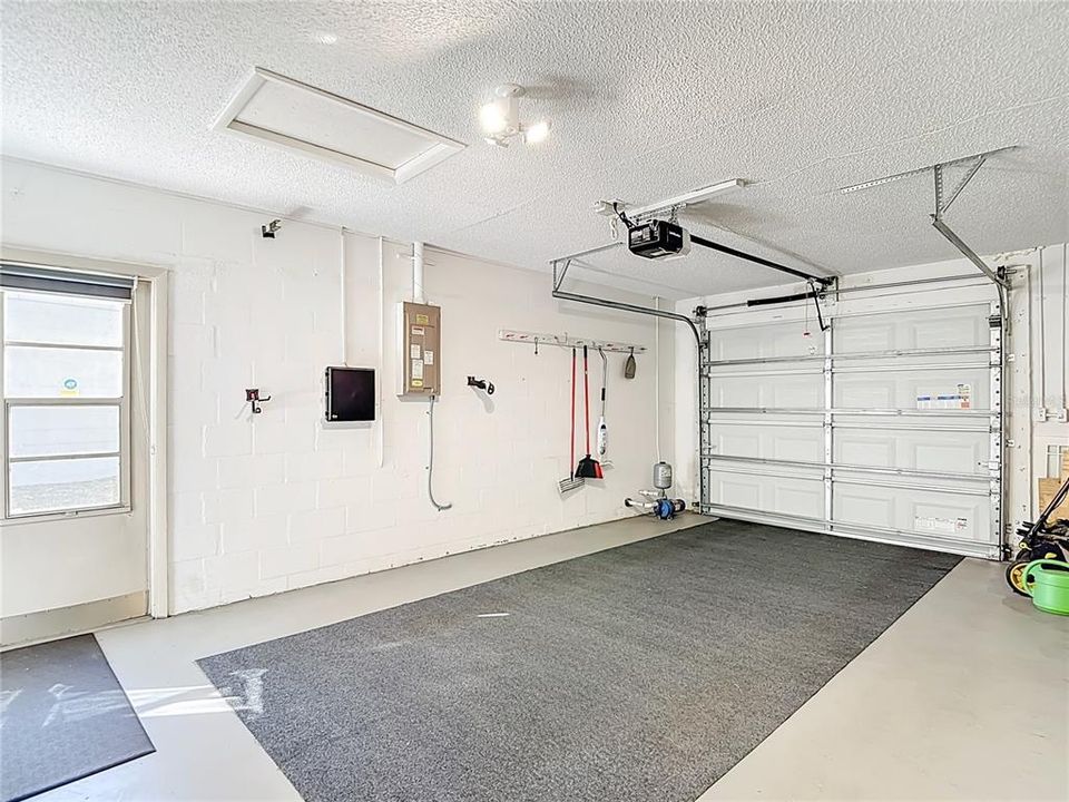 For Sale: $249,000 (2 beds, 1 baths, 1068 Square Feet)