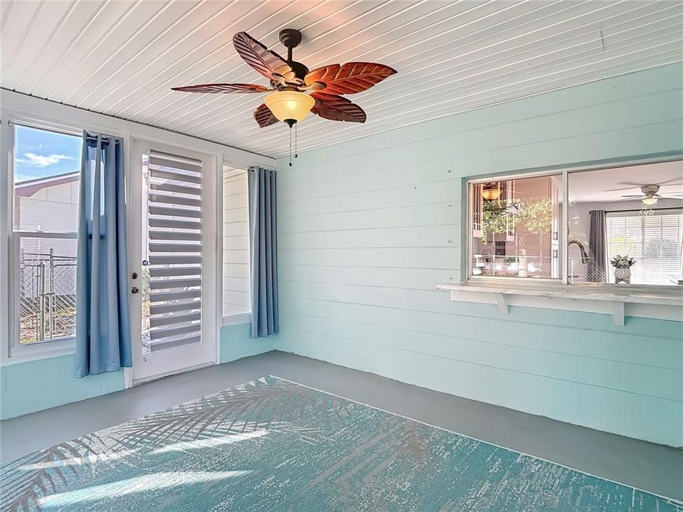 For Sale: $249,000 (2 beds, 1 baths, 1068 Square Feet)